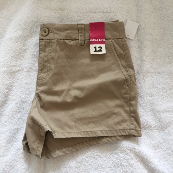 NWT Old Navy Khaki Shorts - Picture 4 of 4